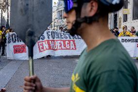 Forestry Brigades Protest Outside Finance Ministry, Demand Labor Agreement Talks
