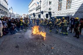 Forestry Brigades Protest Outside Finance Ministry, Demand Labor Agreement Talks