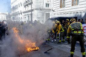 Forestry Brigades Protest Outside Finance Ministry, Demand Labor Agreement Talks