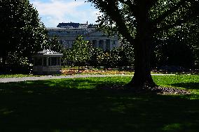 Trump greets President Karol Nawrocki of Poland on the South Portico of the White House