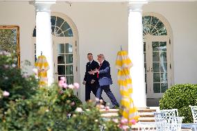 Donald Trump greets Karol Nawrocki - Washington