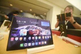 Huawei Mate XTs Triple Folding Smartphone