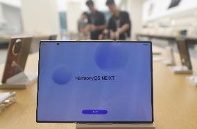 Huawei Mate XTs Triple Folding Smartphone