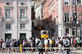 Lisbon Gloria Funicular Derailment Kills 15, Injures 18