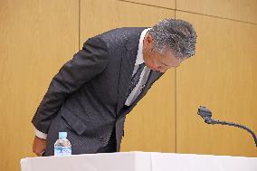 Suntory Holdings Chairman Takeshi Niinami Resigns, Holds Press Conference