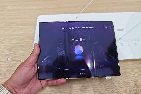 Huawei Mate XTs Smartphone