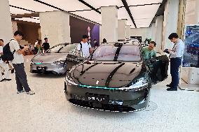 Huawei HIMA's First Station Wagon STELATO S9T