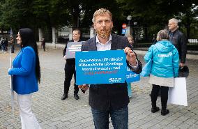 Protest against the vehicle tax