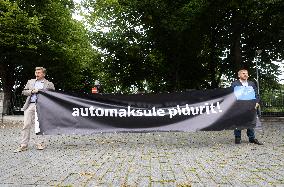 Protest against the vehicle tax