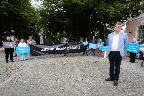 Protest against the vehicle tax