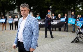 Protest against the vehicle tax