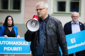 Protest against the vehicle tax