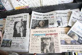 Newspapers Highlight Death Of Giorgio Armani In Milan - Italy