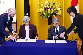 Australian foreign minister in Japan