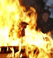 "Memorial service" for "kokeshi" dolls