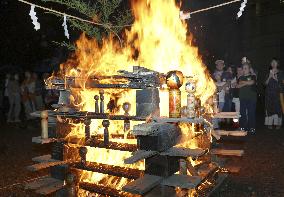 "Memorial service" for "kokeshi" dolls