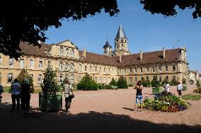 Illustration - Cluny