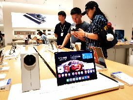 Huawei Mate XTs Smartphone