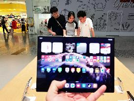 Huawei Mate XTs Smartphone