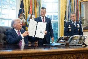 Trump Renames Pentagon the Department of War - DC