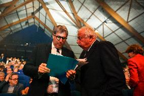 Les Republicains meeting near Paris FA