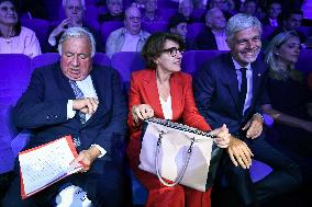 Les Republicains meeting near Paris FA