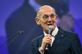 Les Republicains meeting near Paris FA