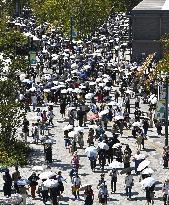 Osaka expo daily visitors hit 200,000