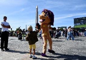 Horses In The City - Paris