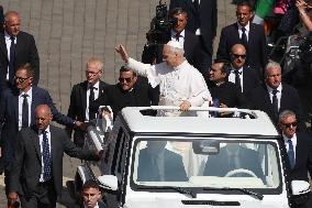 Pope Leo XIV Leads Canonization Of Pier Giorgio Frassati And Carlo Acutis - Vatican City