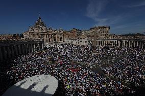 Pope Leo XIV Leads Canonization Of Pier Giorgio Frassati And Carlo Acutis - Vatican City