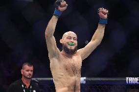 UFC Paris - Rinat Fakhretdinov v Andreas Gustafsson