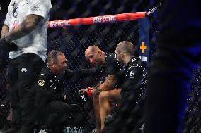 UFC Paris - Rinat Fakhretdinov v Andreas Gustafsson