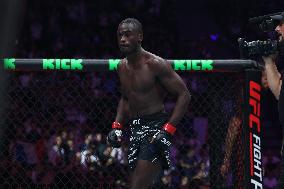 UFC Paris - William Gomis v Robert Ruchała