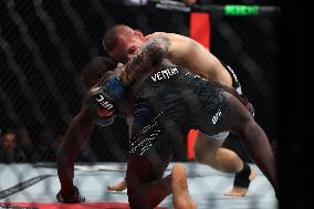 UFC Paris - William Gomis v Robert Ruchała