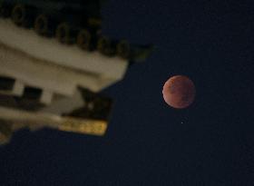 Total lunar eclipse