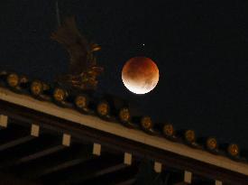 Total lunar eclipse