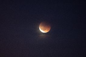 Total Lunar Eclipse - Madrid