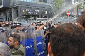Turkey's Main Opposition Party Headquarters Under Police Blockade - Turkey