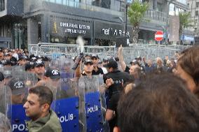 Turkey's Main Opposition Party Headquarters Under Police Blockade - Turkey