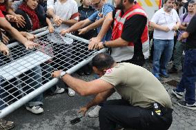 Turkey's Main Opposition Party Headquarters Under Police Blockade - Turkey