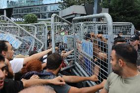 Turkey's Main Opposition Party Headquarters Under Police Blockade - Turkey