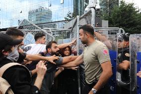 Turkey's Main Opposition Party Headquarters Under Police Blockade - Turkey