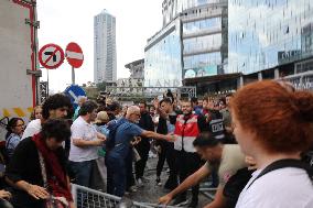Turkey's Main Opposition Party Headquarters Under Police Blockade - Turkey