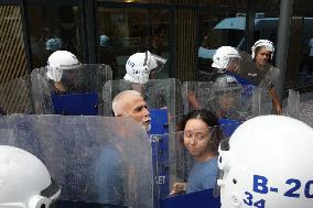 Turkey's Main Opposition Party Headquarters Under Police Blockade - Turkey