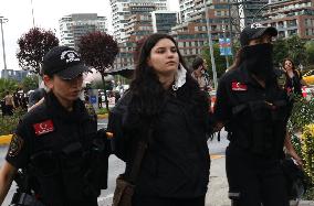 Turkey's Main Opposition Party Headquarters Under Police Blockade - Turkey