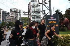 Turkey's Main Opposition Party Headquarters Under Police Blockade - Turkey