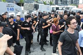 Turkey's Main Opposition Party Headquarters Under Police Blockade - Turkey