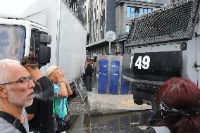 Turkey's Main Opposition Party Headquarters Under Police Blockade - Turkey