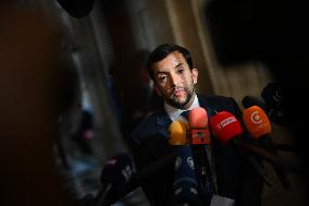 French Government Collapses as MPs Vote to Oust PM - Paris